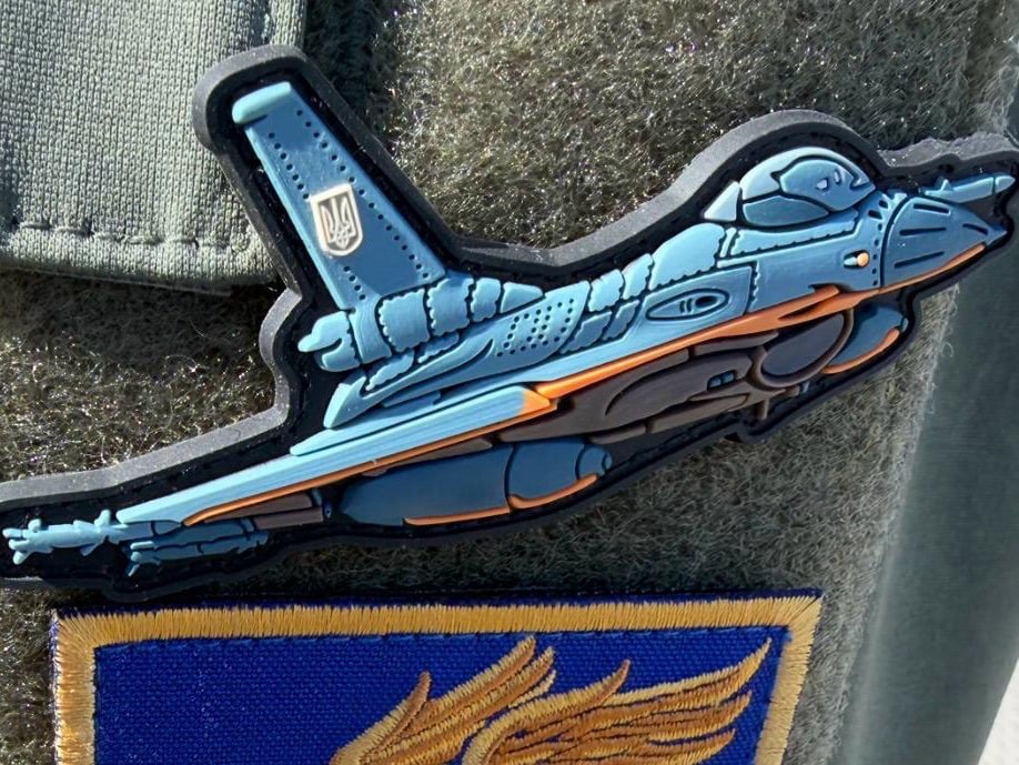 A shoulder patch showing a Ukrainian F-16 above the insignia of the 107th Aviation Wing on a uniform