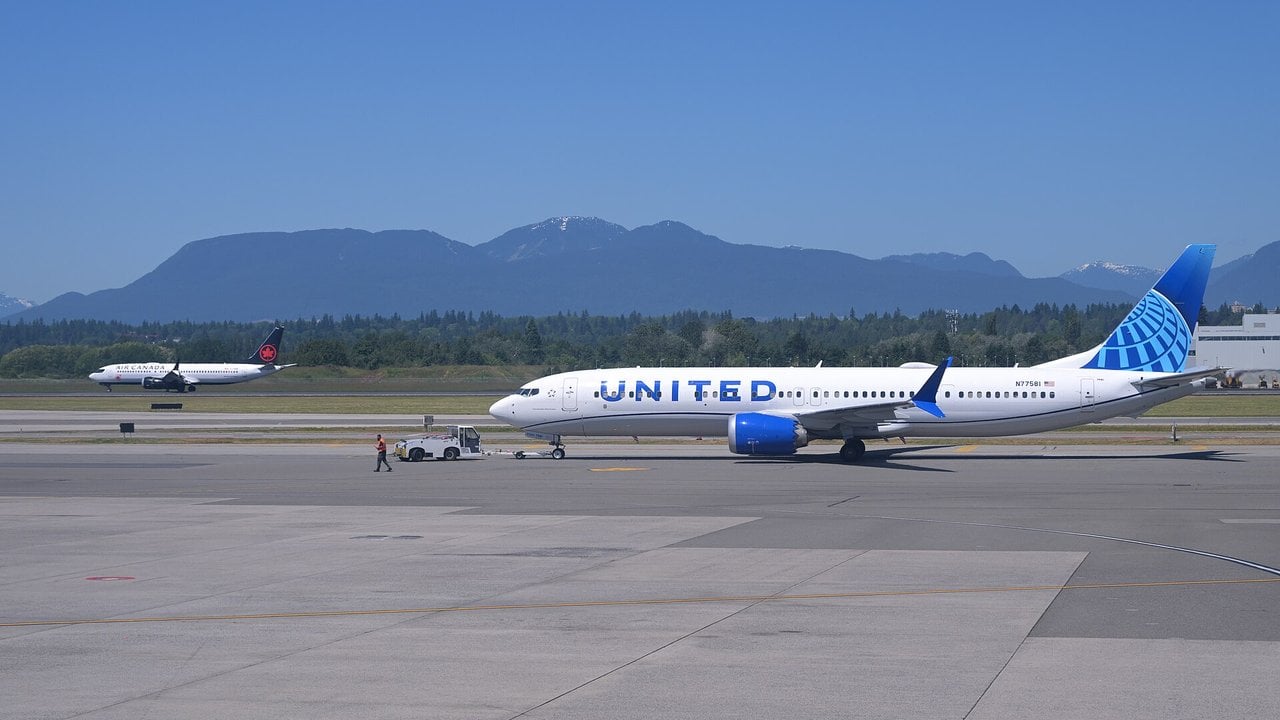United Airlines and Air Canada Boeing 737 MAX jets at Vancouver