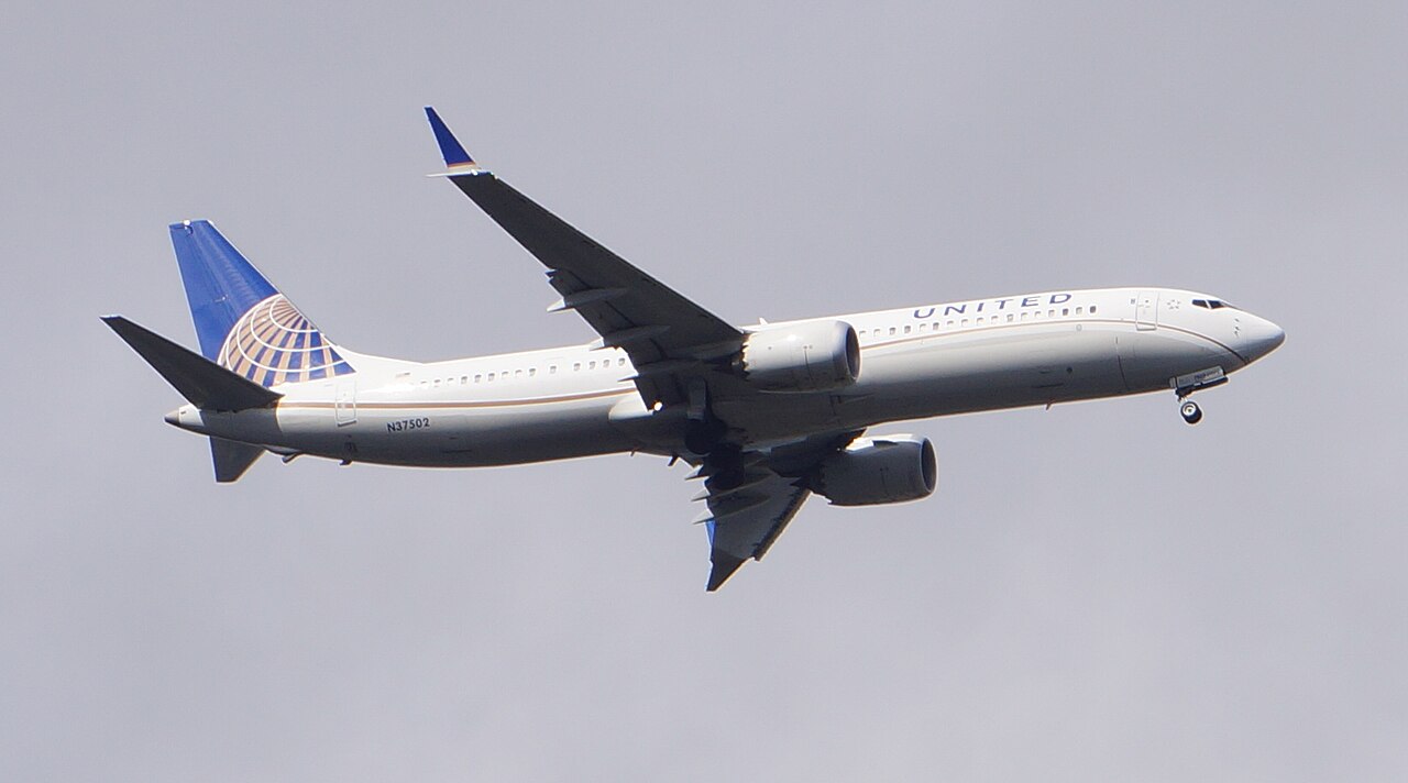 United Airlines Boeing 737 MAX 9 N37502