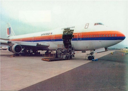 Damage to the side of United Airlines Flight 811 Boeing 747 after the cargo door failure, February 1989