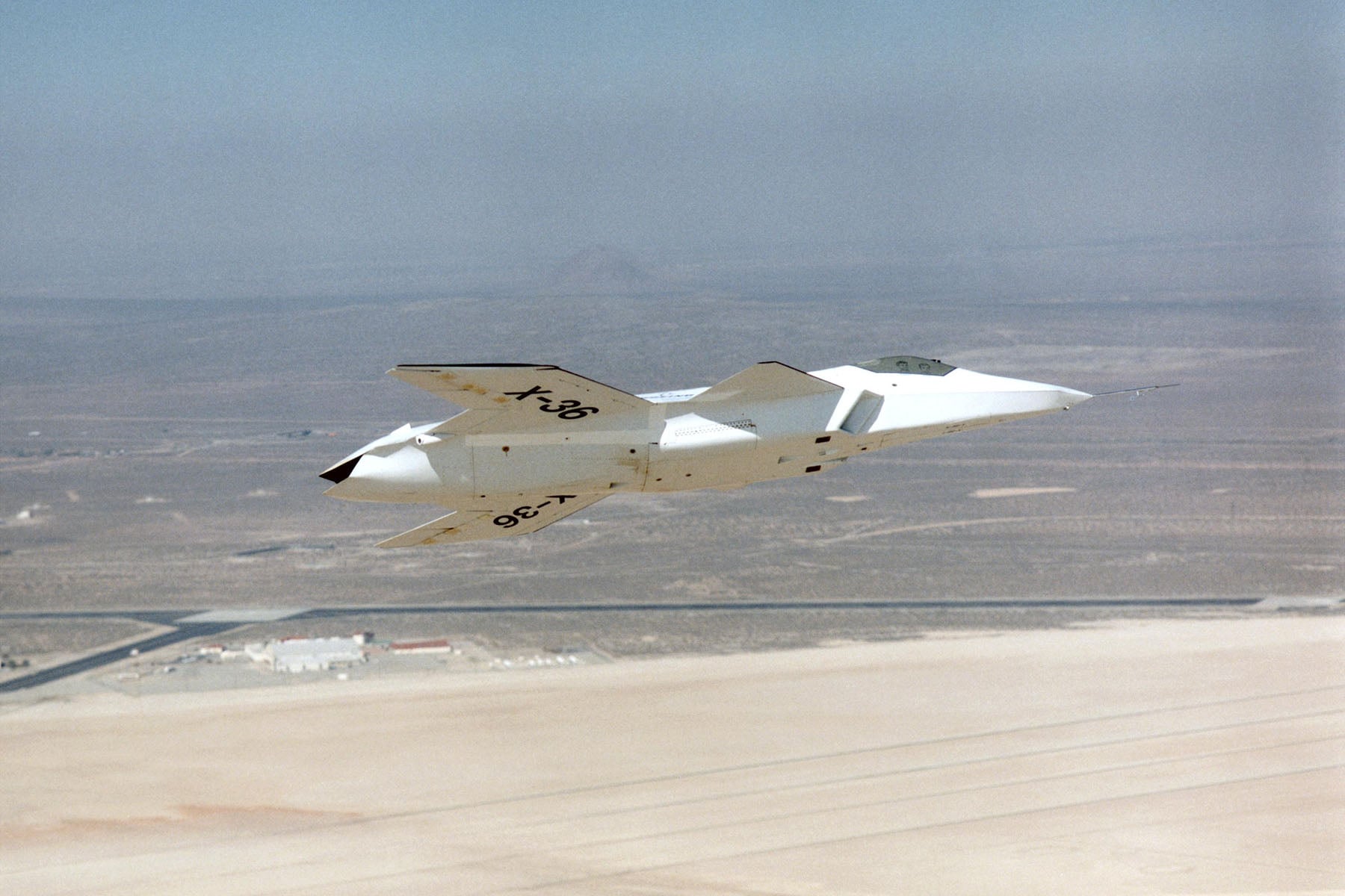 x-36-tailless-fighter-agility-in-flight-1997 NASA McDonnell Douglas X-36 tailless fighter agility research aircraft in flight, 1997