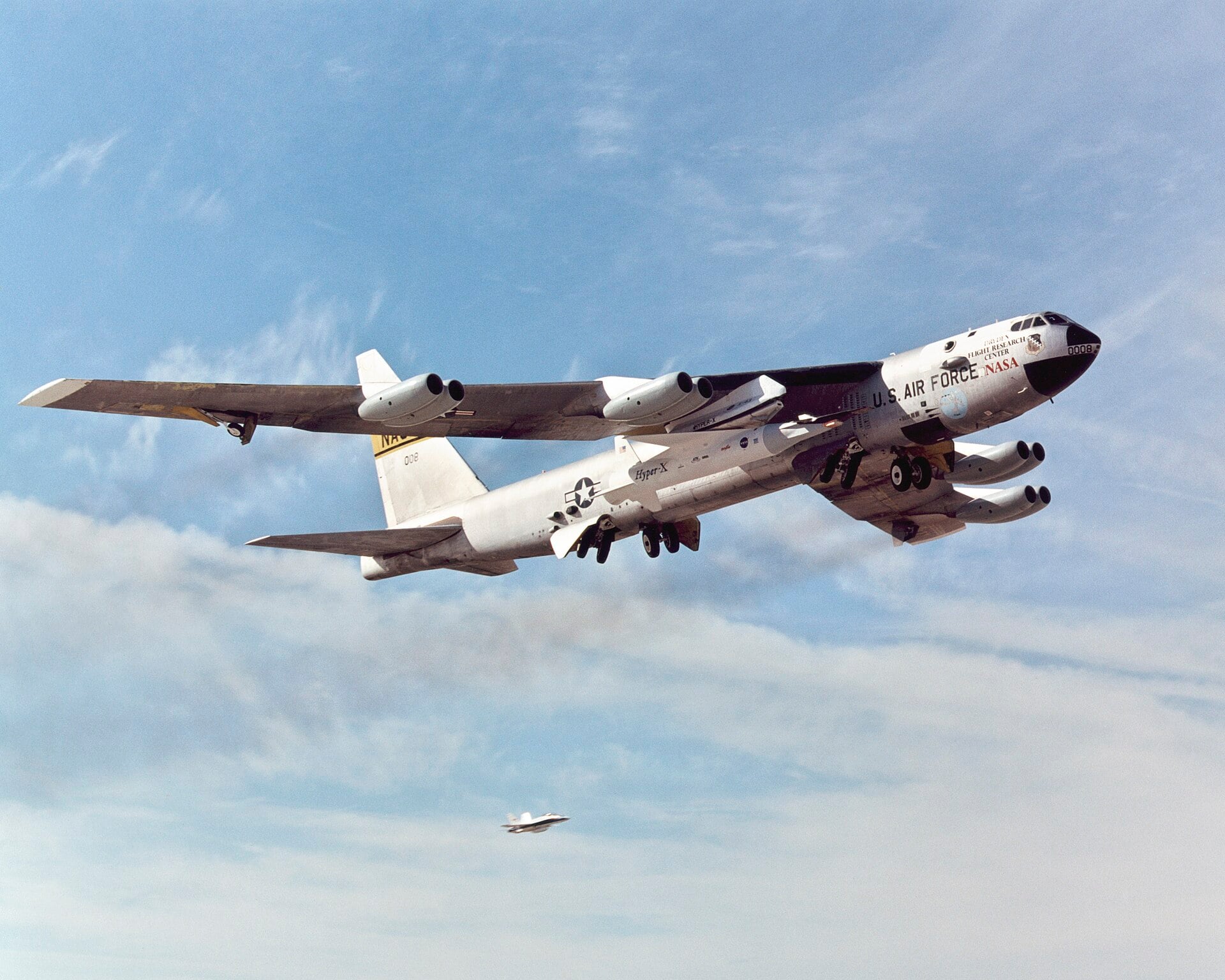 X-43A and its Pegasus booster under the wing of NASA B-52B