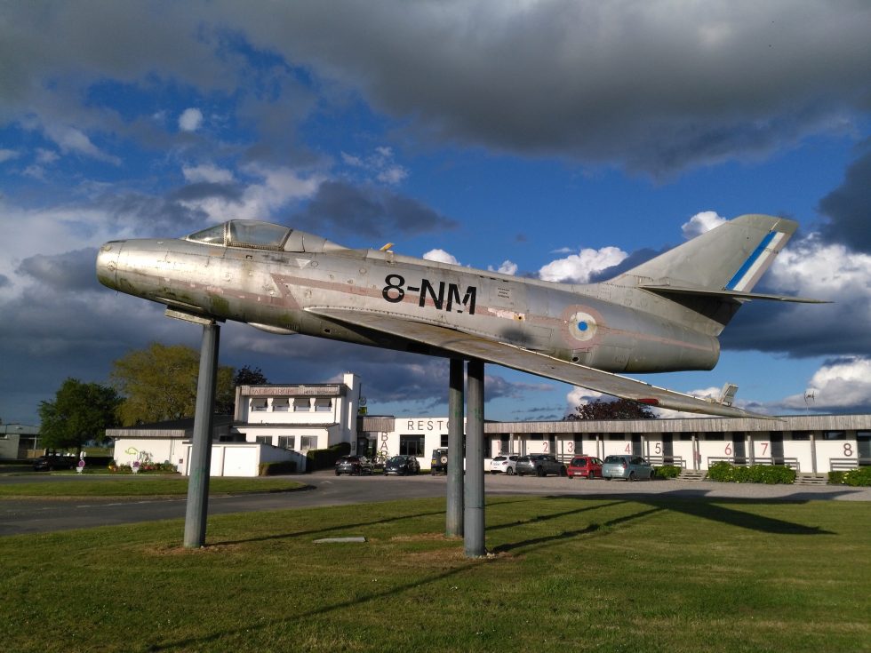 The swept wing and nose intake in profile  a shape that echoes the F-86 Sabre.