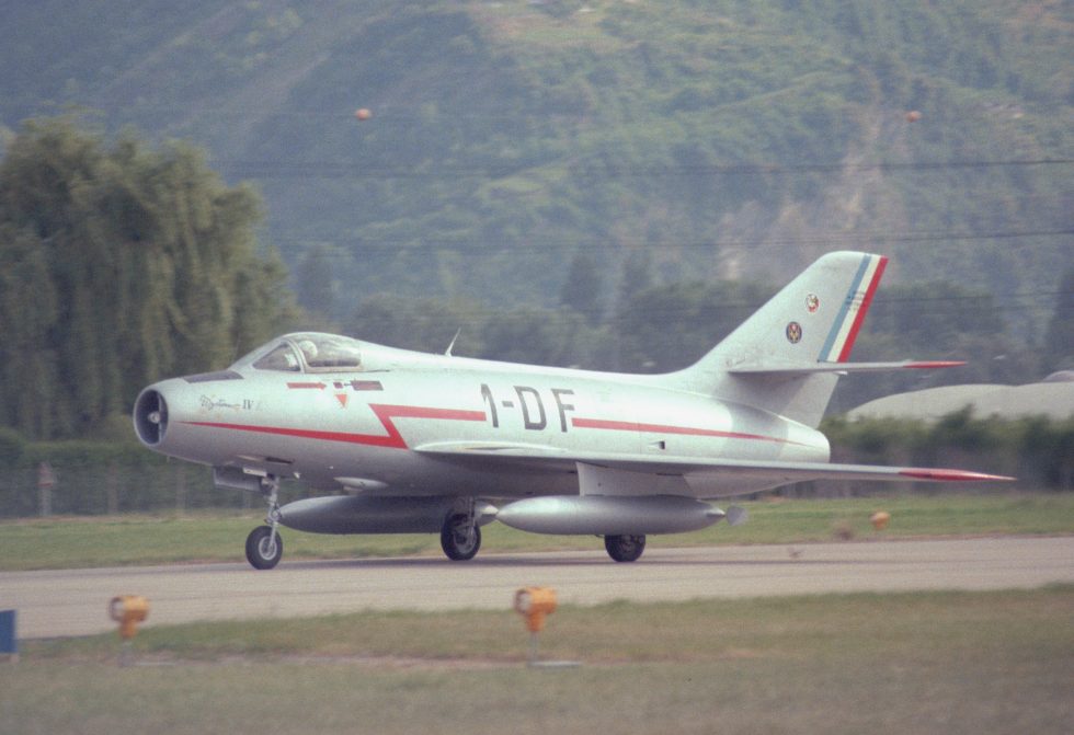 A Mystre IV at the Sion airshow  Frances first transonic fighter, still flying decades on.