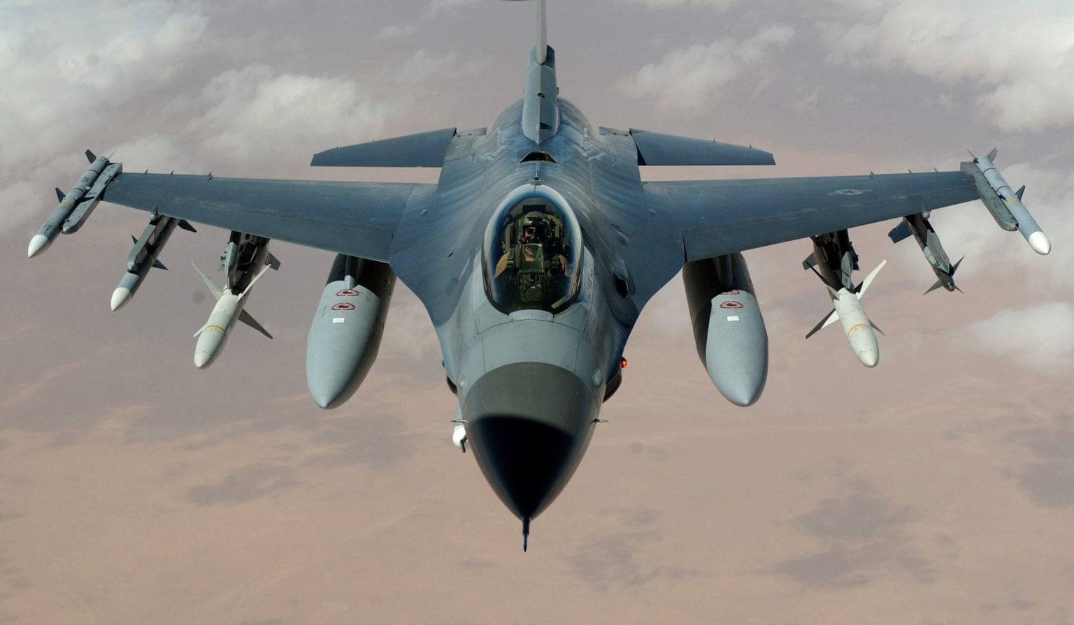 General Dynamics F-16 Fighting Falcon in flight