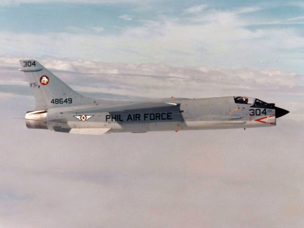 An F-8H Crusader of the Philippine Air Force in flight, around 1978.