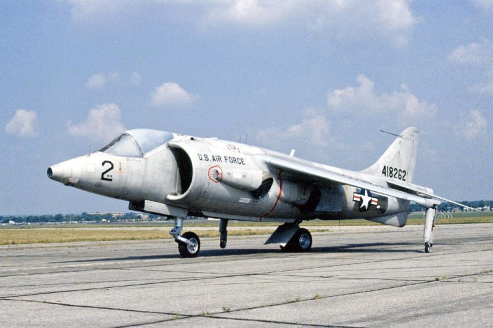 A Hawker XV-6A Kestrel during the United States tri-service evaluation one of six that crossed the Atlantic after 1965.
