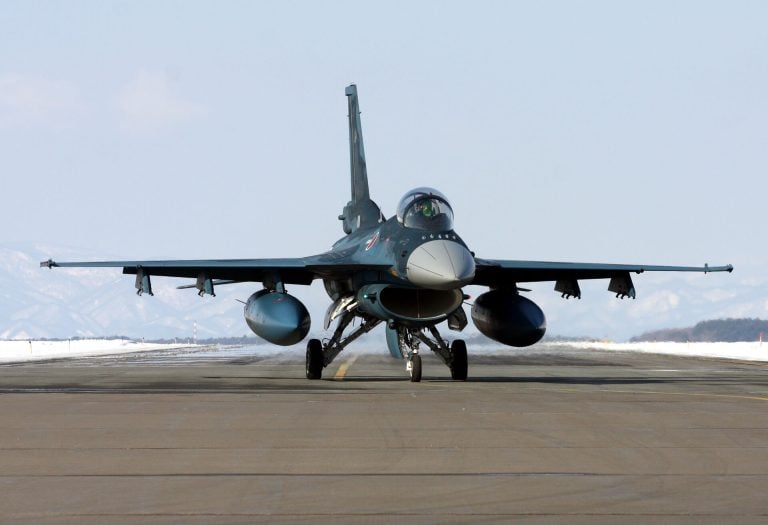 Head-on, the F-2s enlarged wing and F-16 lineage are both plain to see.
