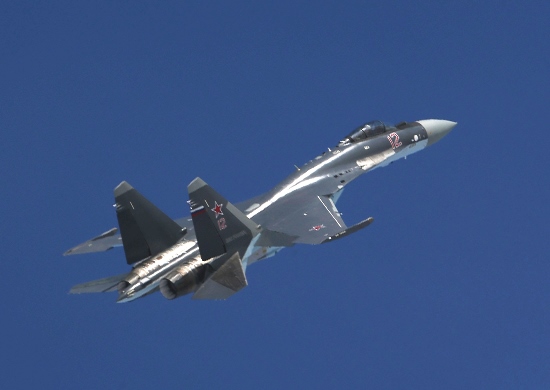 A Su-35S close-up  the strengthened airframe and heavy 12-hardpoint Flanker layout.