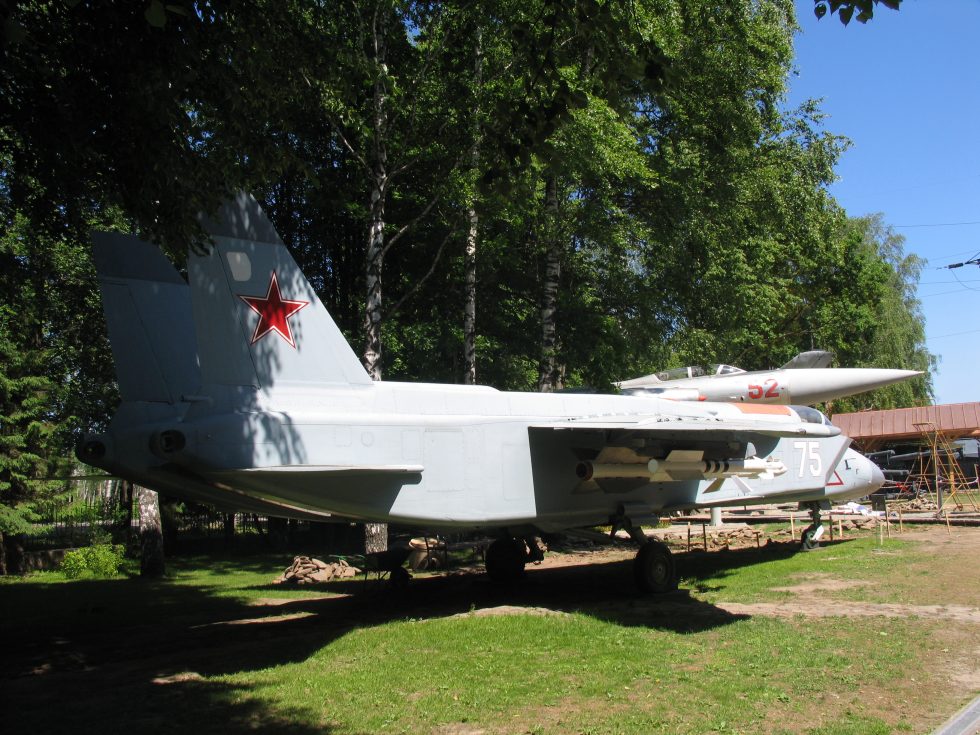 The Yak-141 from the rear  the three-bearing swivelling nozzle that let one engine point its thrust down to hover.