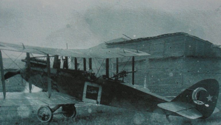 A DH.9 captured from Greek forces and flown in Turkish service, 1921 — one of many export 