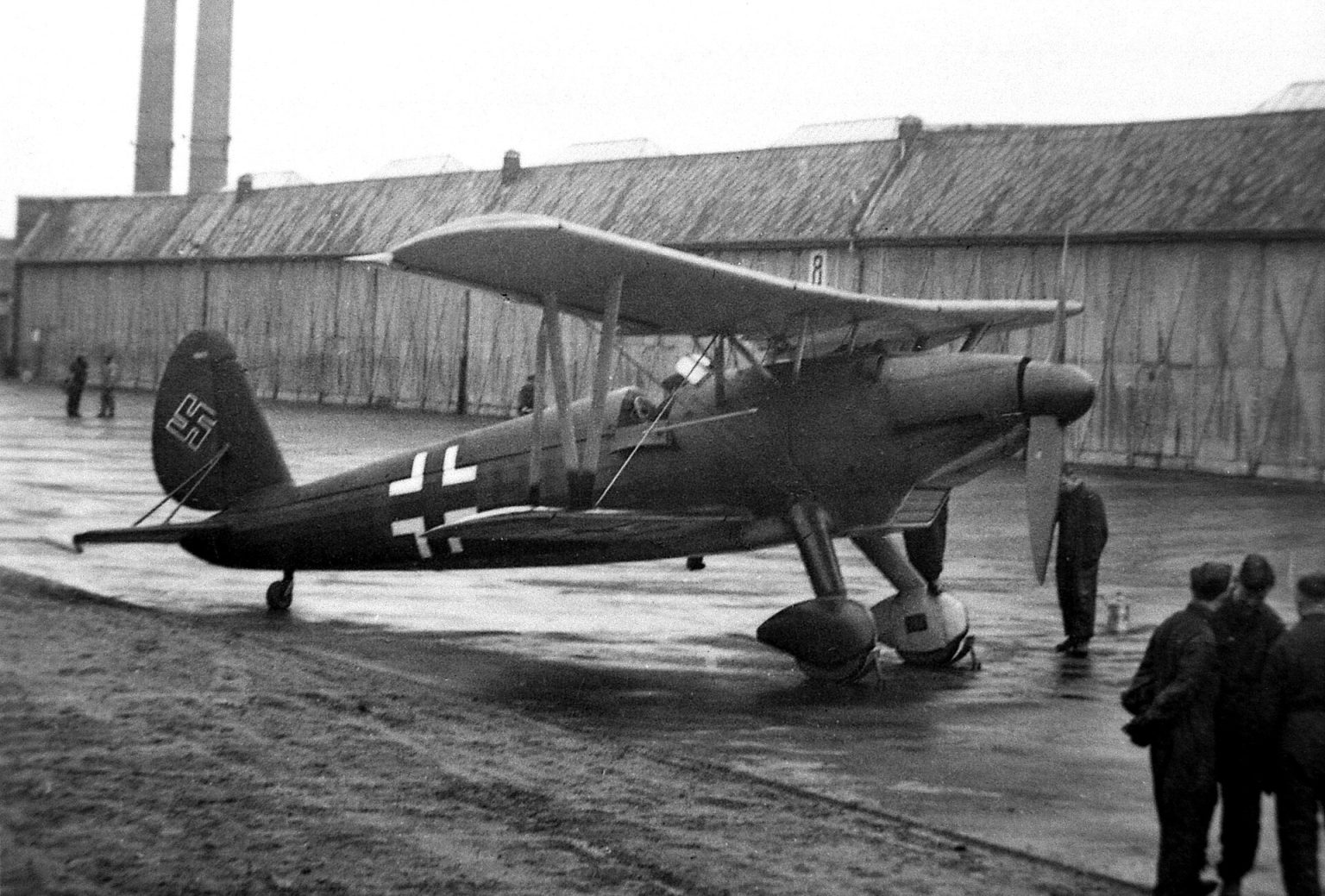 Arado Ar 68 E-1 with ground crew