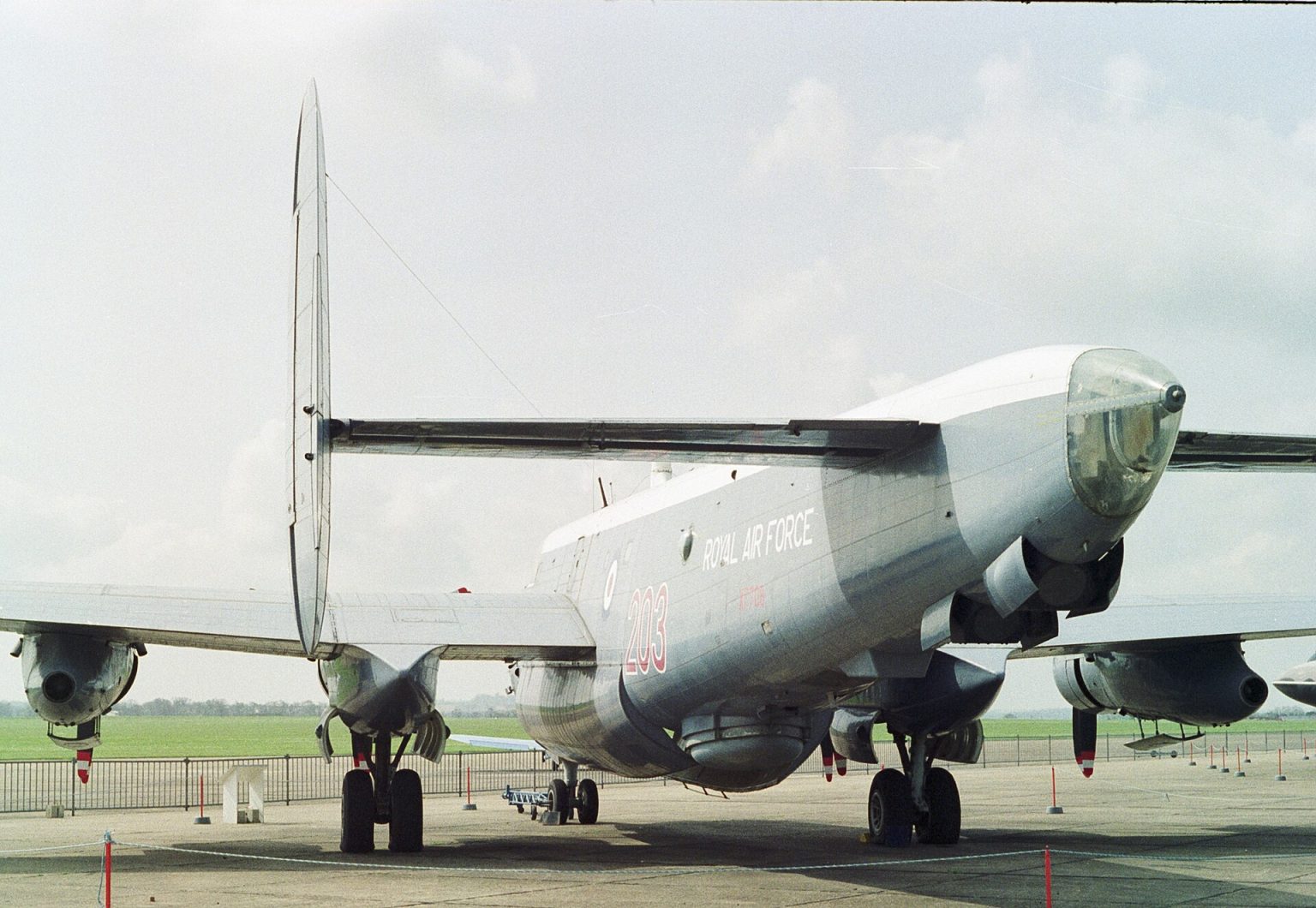 Shackleton MR.3 XF708, preserved at IWM Duxford. Photo: Andrew Thomas (CC BY-SA 2.0).