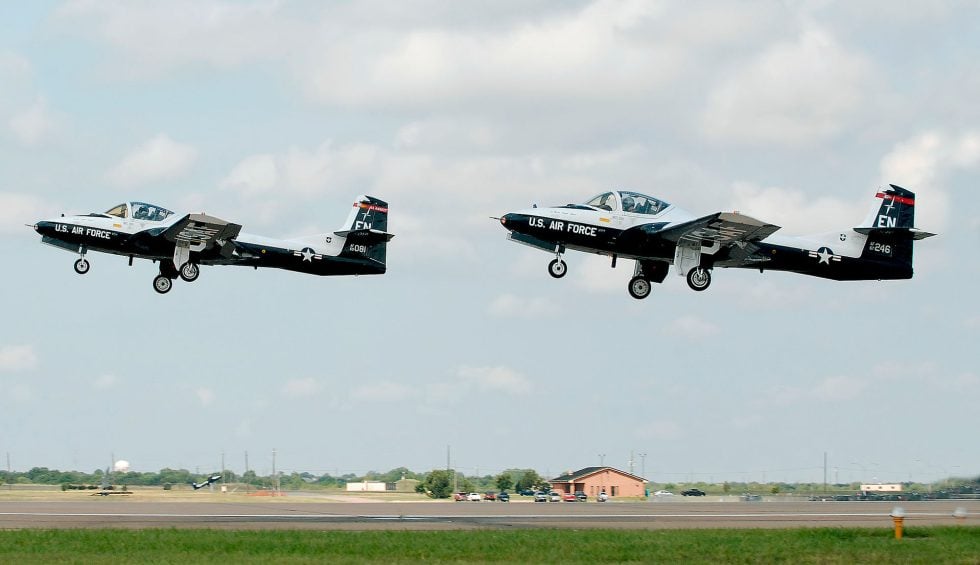 Two Tweets showing the older and newer USAF training paint schemes.