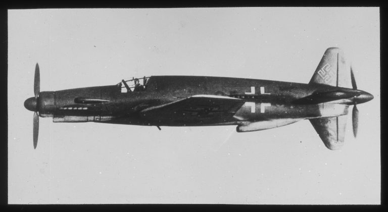 A Dornier Do 335 photographed in 1944