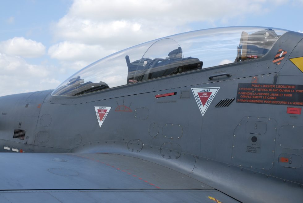 The jet-style stepped tandem cockpit that defined the Tucanos training value.