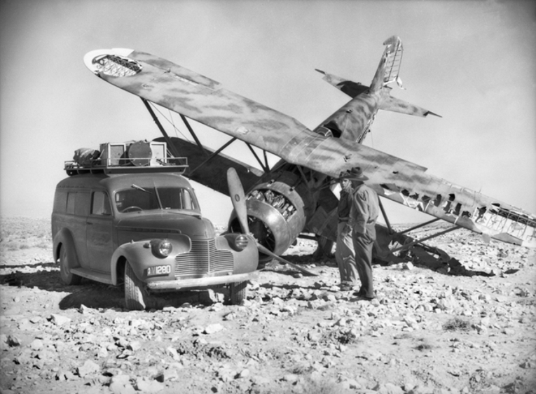 A crashed Fiat CR.42 Falco in the Libyan desert, 1941