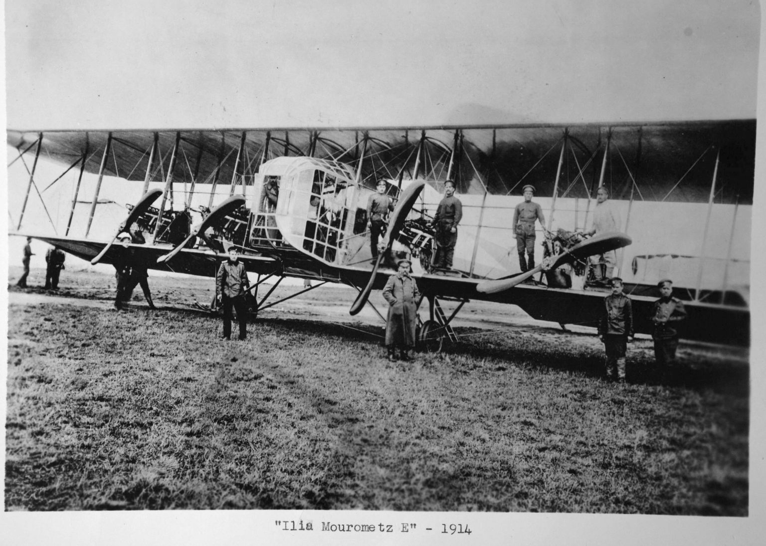 A large S-27 “Yeh” (Type E) bomber — among the biggest of the family.