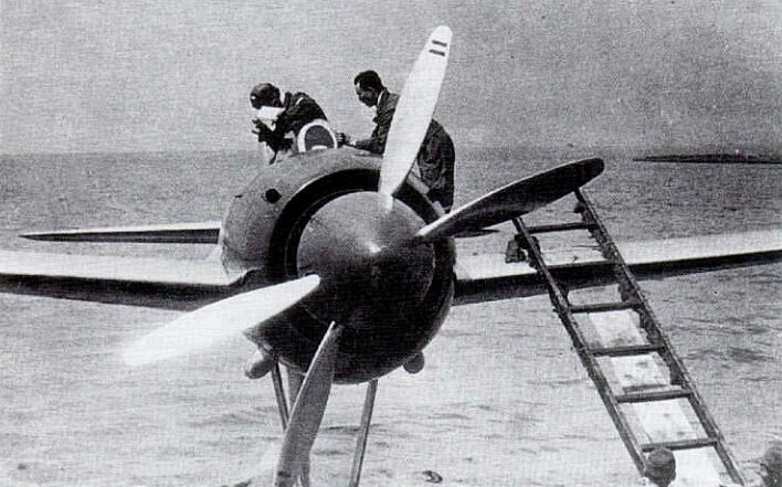 An early N1K1 development aircraft the mid-wing layout that forced the Shidens troublesome long landing gear.