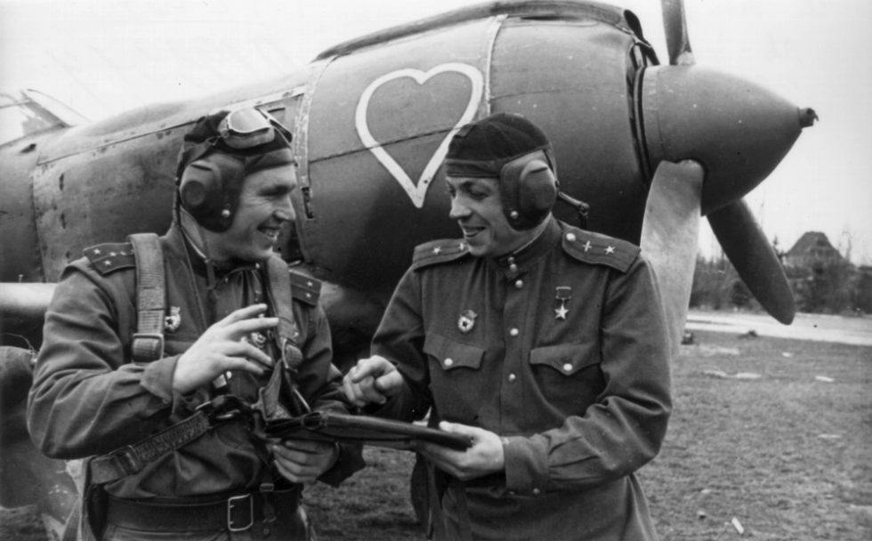 Heroes of the Soviet Union of the 41st Guards Fighter Regiment beside an La-5FN.