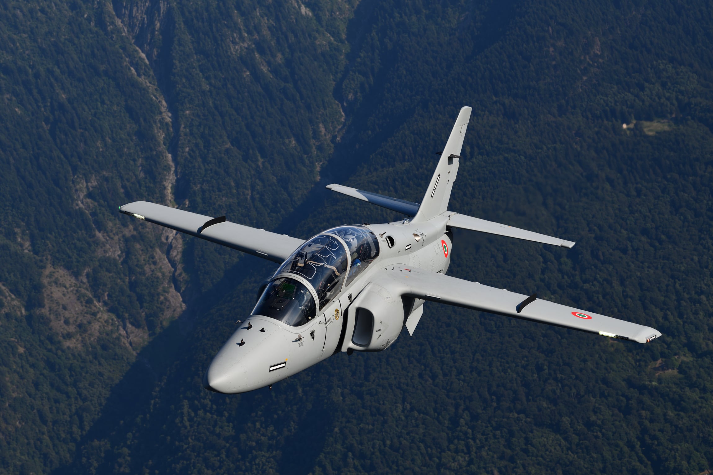 Leonardo M-345 HET single-engine jet trainer in flight