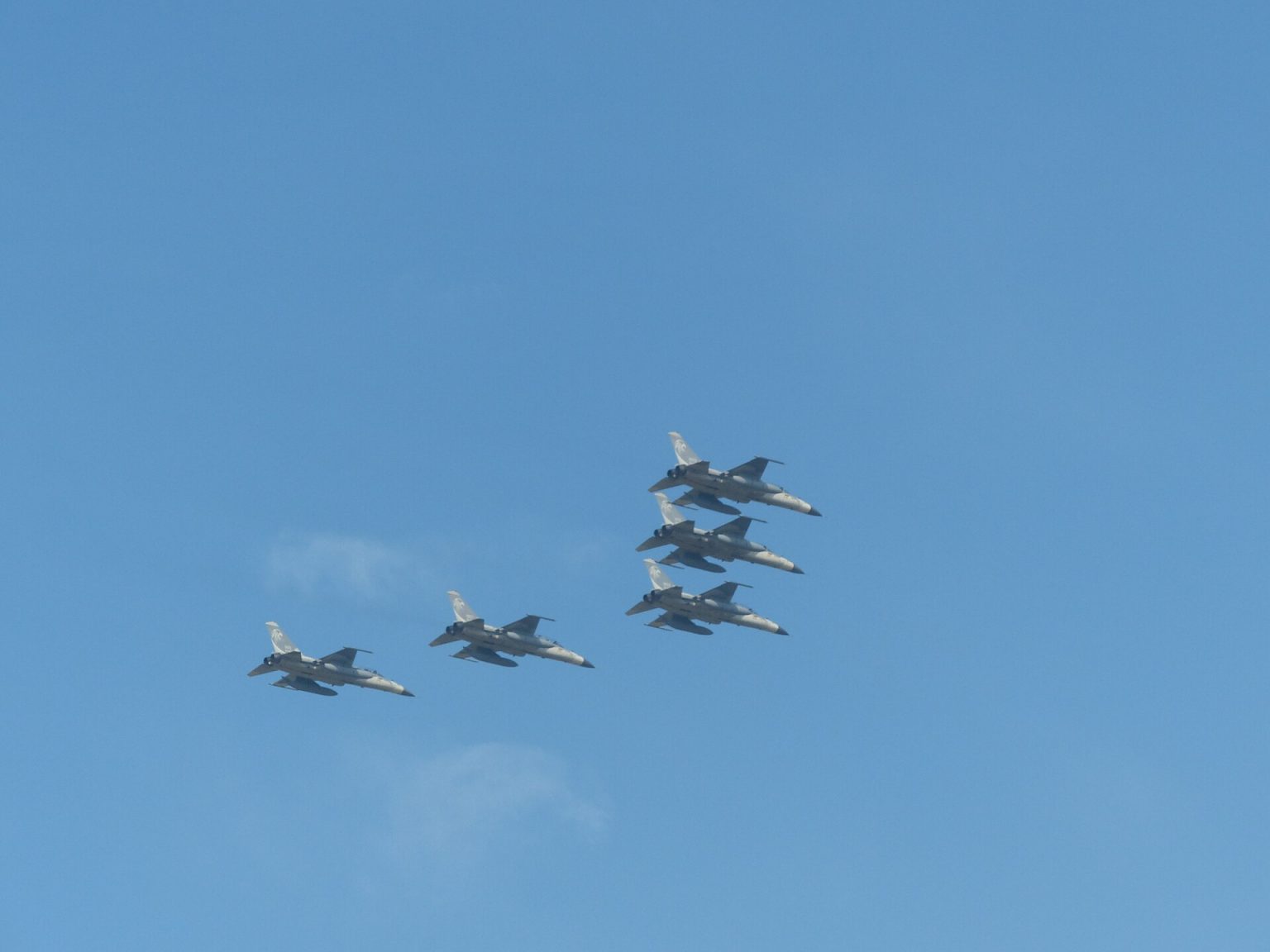 Five ROCAF F-CK-1 Ching-Kuos in a flypast formation. Photo: Xuanshisheng / Wikimedia Commons (CC0).