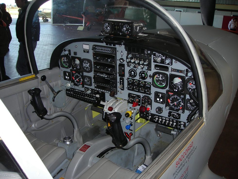 The side-by-side cockpit simple, ergonomic and built for training.