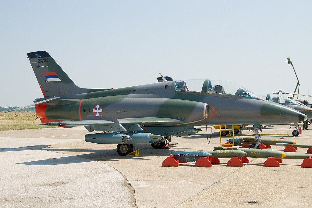 Soko G-4 Super Galeb in camouflage