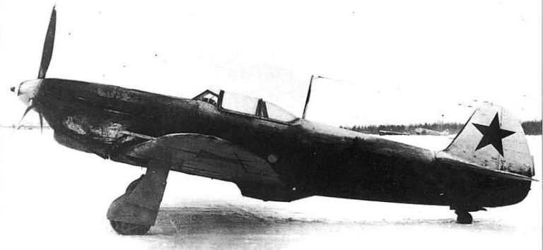 The improved Yak-1B, with a cut-down rear fuselage and all-round-vision bubble canopy.