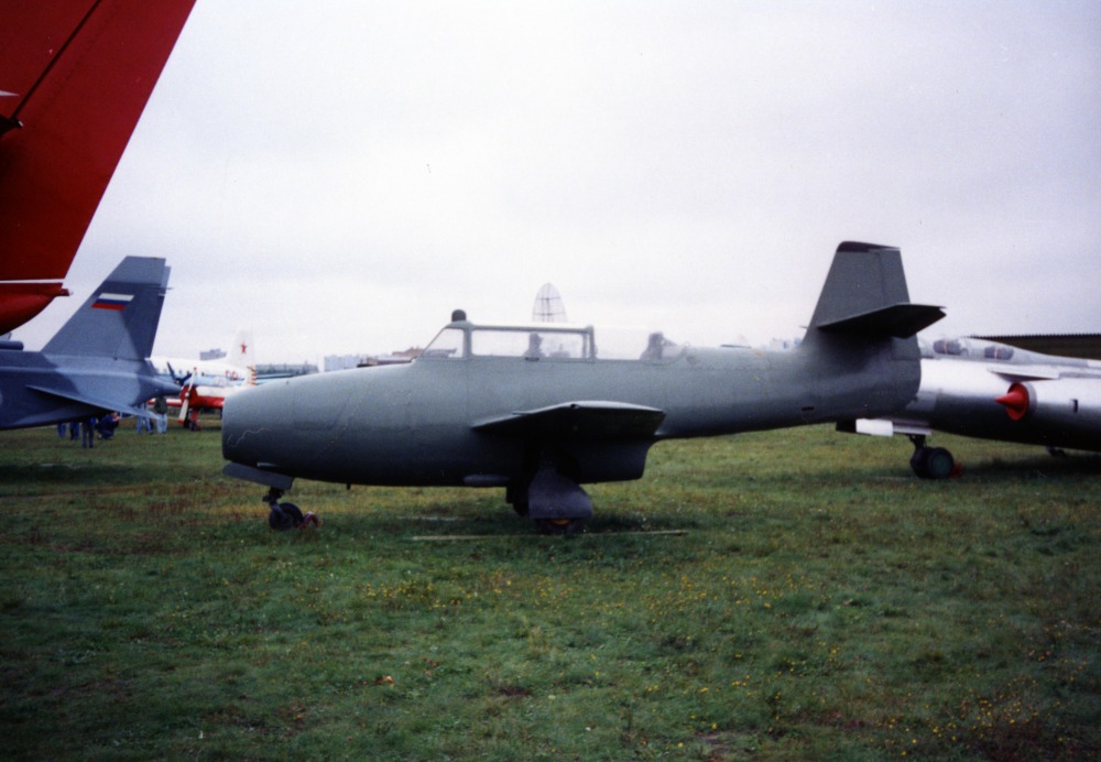 Yakovlev Yak-23 with a two-seat Yak-23UTI trainer at the Khodynka museum, Moscow, 1993. Photo: San Diego Air & Space Museum Archive, public domain.