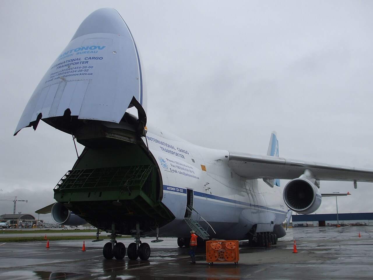 An-124