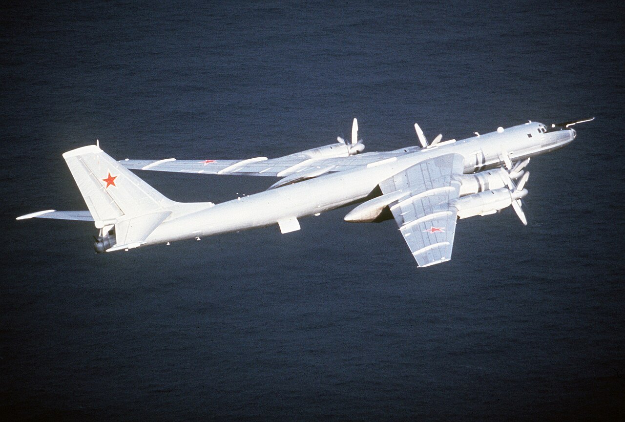 Tu-142