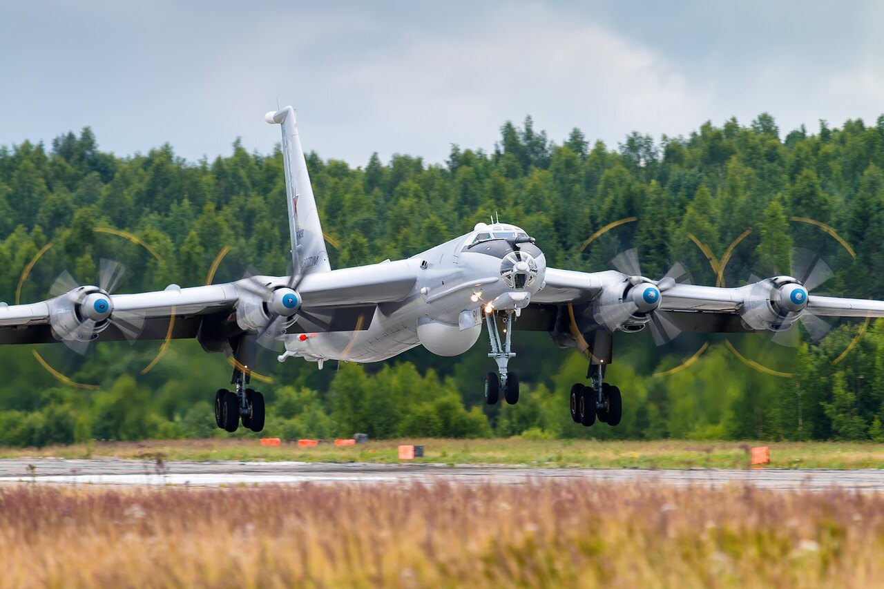 Tu-142