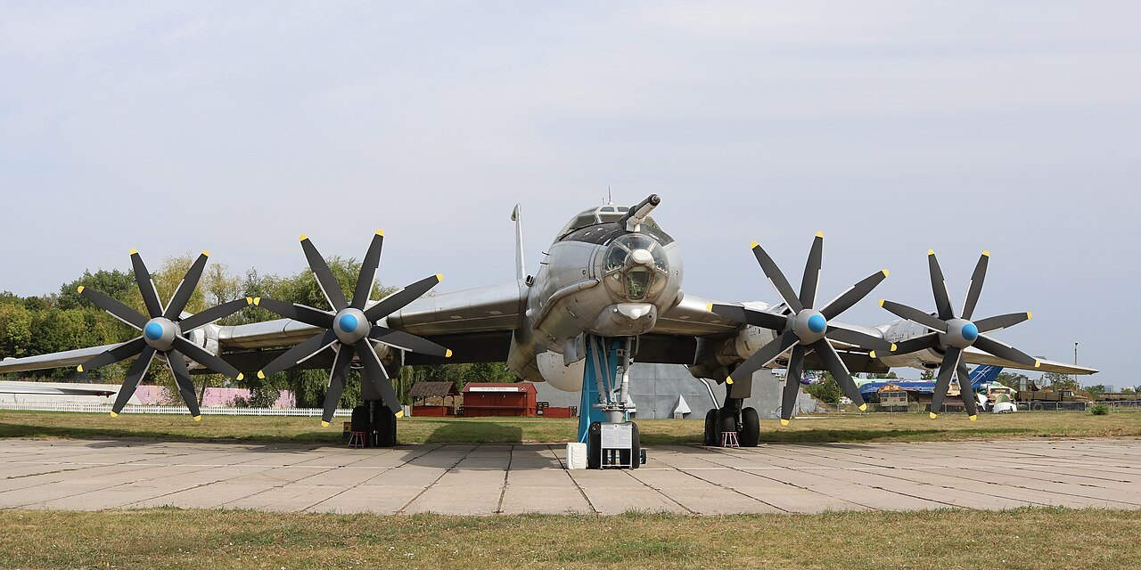 Tu-142
